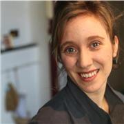 Professeur doublement diplômée DE classique et contemporain. Propose des cours de danse expression, danse contemporaine, danse classique (en ligne ou en présentiel studio) ou barre à terre (en ligne ou cours chez les particuliers)